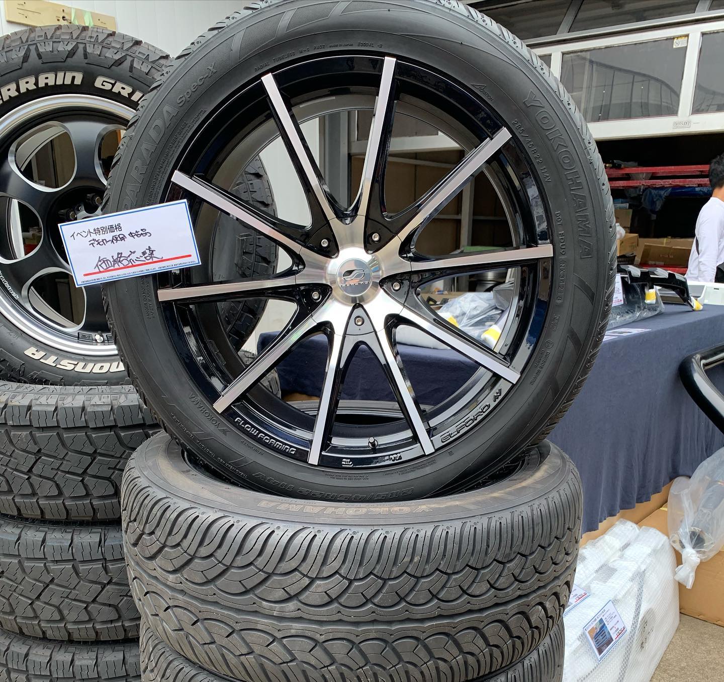 GMG SUV祭り 目玉商品 その3 ソニックアートホイールとパラダ285/45R22 極上の組み合わせがついに！ 150プラドにベストバランスなタイヤホイールが中古品だからこその特別プライスにて御提供です。･･#Elford #landcrulser #toyota #lexus #prado #lx #lx570 #gx #lc #lc200 #suv #4wd #parada #エルフォード #ランクル #レクサス #トヨタ #プラド150 #ランクル200 #ソニックアート #軽量 #GMG #SUV祭り