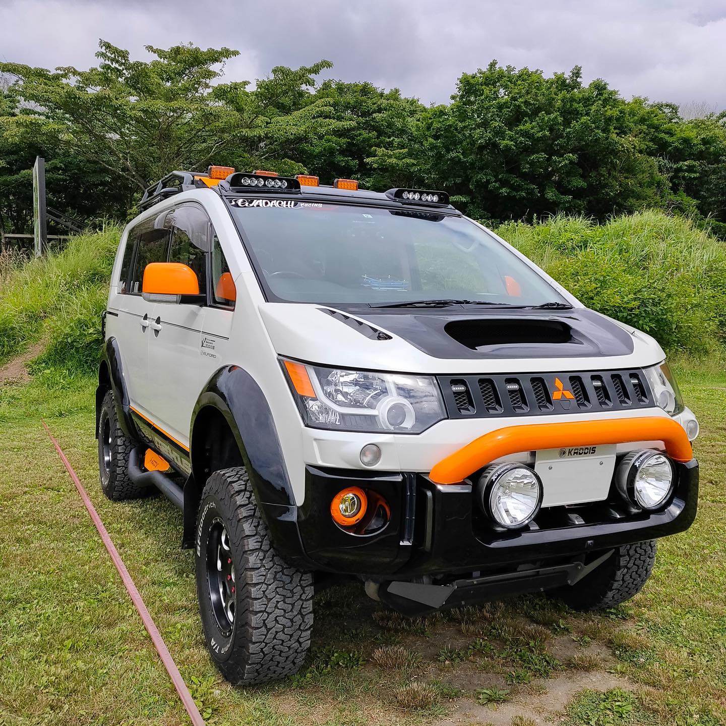 先週末に開催されたロードハウス主催 DELICA FUJIYAMA CAMP2021 で新商品 D:5用ルーフライトパネル 装着第1号の茨城県O様より車両画像を頂きました(^^) 楽しい雰囲気が画像からも伝わって来ます！ 雲の切れ間から見える富士山も幻想的✩.*˚ ルーフライトもバッチリ活躍してますね。キャンプ設営時のワークライトにも使えるこちら おすすめですよ(^-^)/#三菱 #デリカ #d5 #elford #4wd #suv #エルフォード #delica #ブラッドストック #ルーフライトパネル #ロードハウス